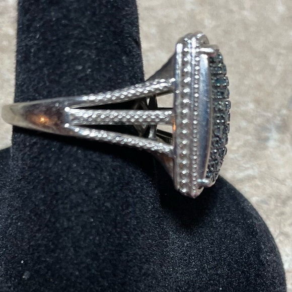 Diamond Blue Pompadour Ring. Size 6. Rhodium over 925 SS Gorgeous setting. - Picture 8 of 10